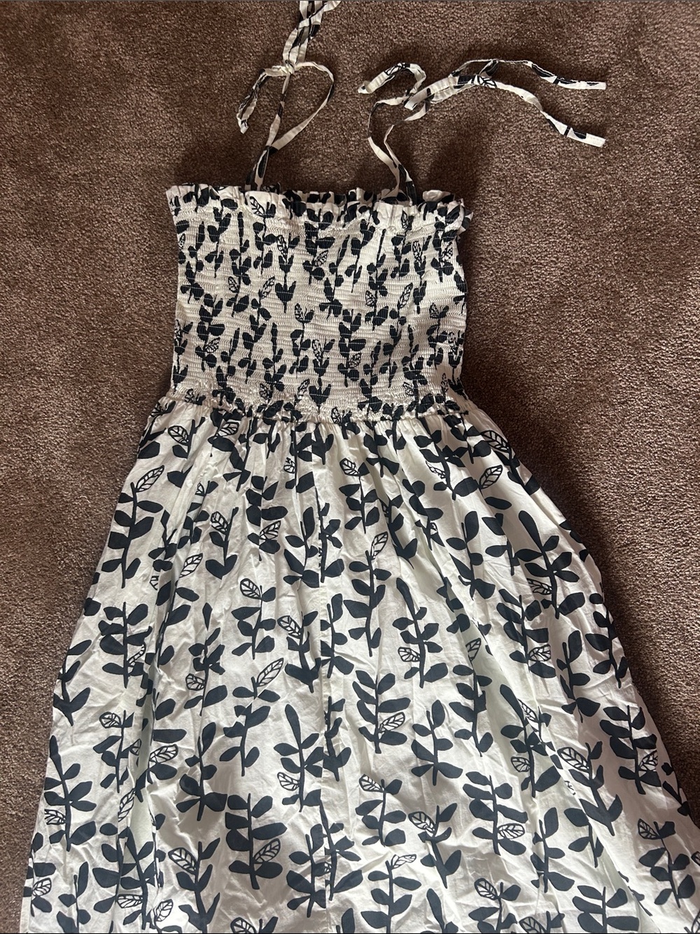 Smocked Floral Midi Dress in White and Black - Picture 4 of 4